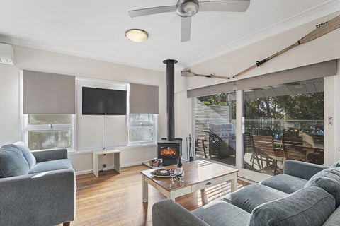 Blue Water 127 Government Road - Accommodation Sydney 3