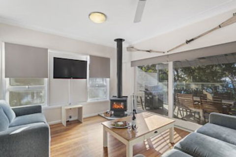 Blue Water 127 Government Road - Accommodation Sydney 0