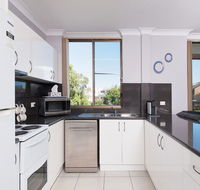 Commodore Unit 1 / 9 Donald Street - Accommodation Sydney