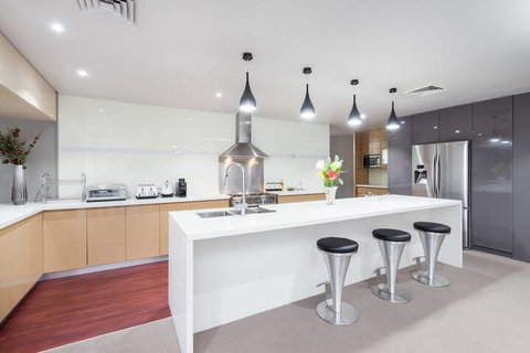 Luxury Bungalow - Accommodation Sydney 3