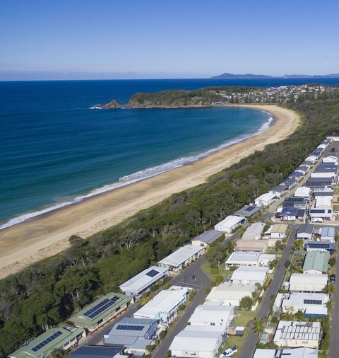Beachfront Hallidays Point - Accommodation Sydney 0
