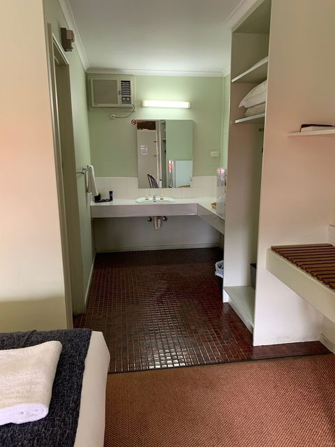 Finley Country Club Hotel Motel - Sydney 4u 4