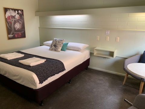 Finley Country Club Hotel Motel - Sydney 4u 6