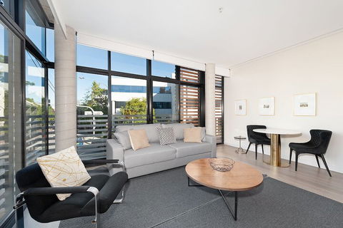 Uber Chic Newtown Designer Pad H392 - Sydney 4u 2
