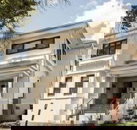 T  M HOUSE - Sydney 4u