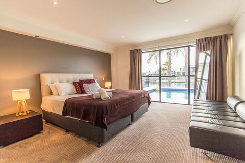 T E Peters Waterfront Holiday Home - Accommodation Sydney 3