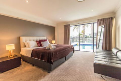 T E Peters Waterfront Holiday Home - Accommodation Sydney 0