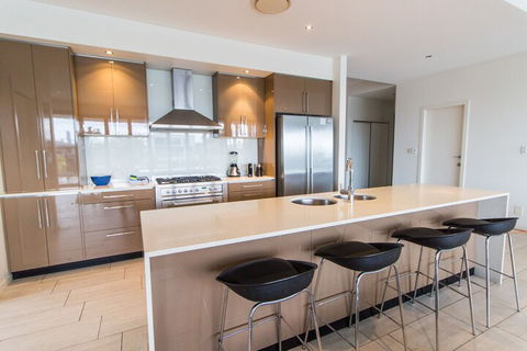 T E Peters Waterfront Holiday Home - Accommodation Sydney 2