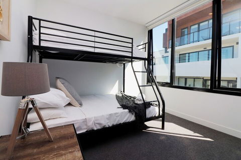 Queen Of Northcote Views Rejuvenate Stays - Accommodation Sydney 5
