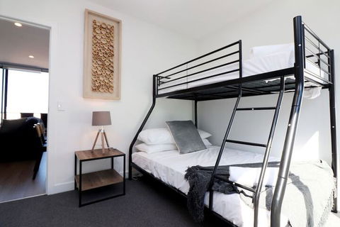 Queen Of Northcote Views Rejuvenate Stays - Accommodation Sydney 7