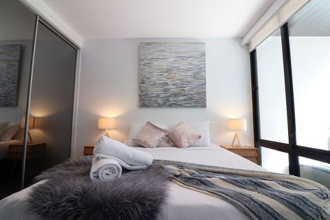 Queen Of Northcote Views Rejuvenate Stays - Accommodation Sydney 1