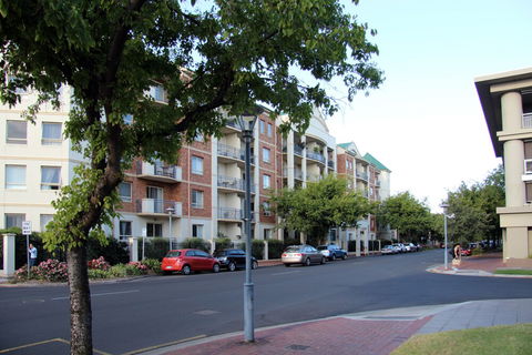 Adelaide City Apartment - 3BR, 2Bath & Carpark - Accommodation Sydney 1