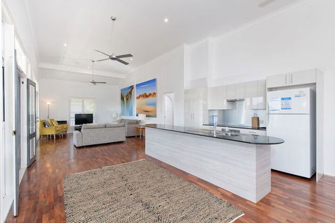 Surf Break Fingal Bay - Sydney 4u 4