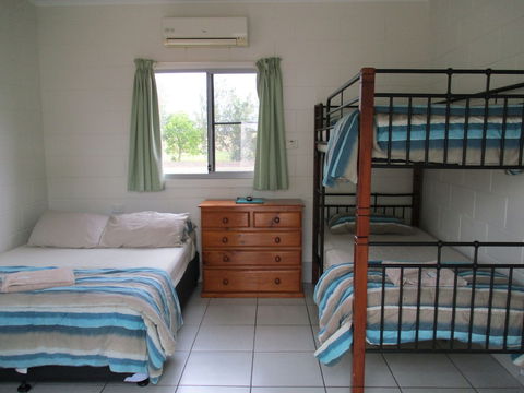 Ingham Tourist Park - Sydney 4u 2