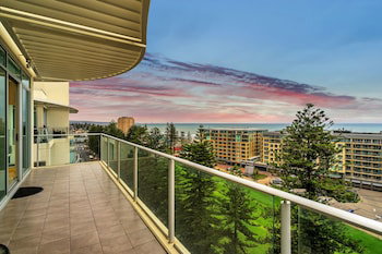 Glenelg Skyline Beachfront Penthouse, Adelaide - Accommodation Sydney 1