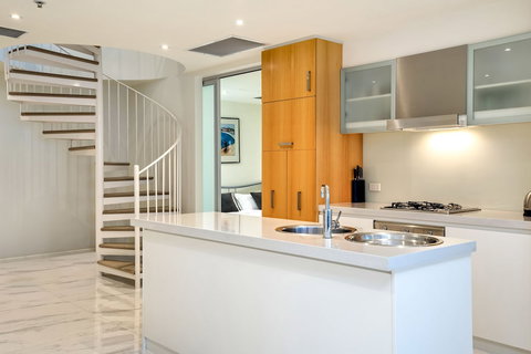 Glenelg Skyline Beachfront Penthouse, Adelaide - Accommodation Sydney 2