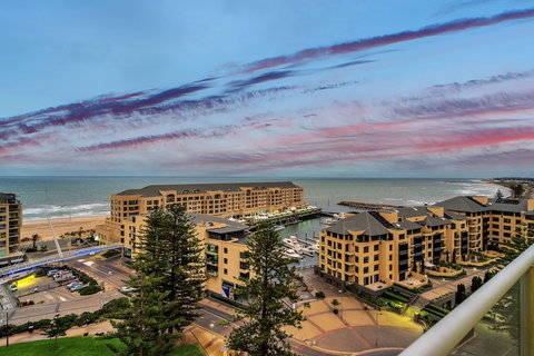 Glenelg Skyline Beachfront Penthouse, Adelaide - Accommodation Sydney 0