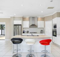 Central Gold Coast Large Modern Elevated Home - Sydney 4u