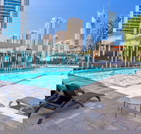 Sealuxe - Central Surfer Paradise Seaview Deluxe Spa Apartment - Accommodation Sydney