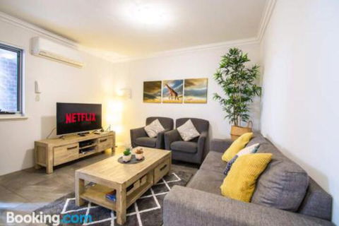 Deluxe Stays McMillan Holiday Apartments With Complimentary Parking & Netflix - Sydney 4u 0