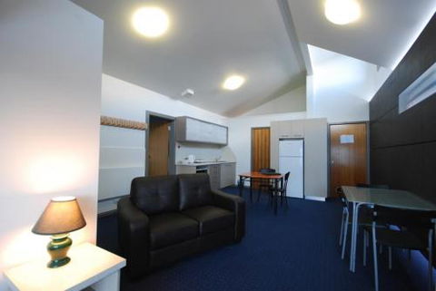 Alpine Heights 1 Bedroom Penthouse MHA - Accommodation Sydney 3