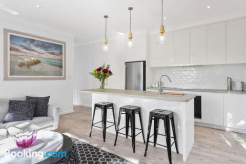 Avalon Tree House - Sydney 4u 5