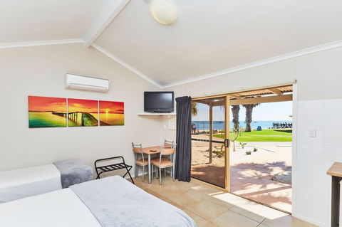 RAC Monkey Mia Dolphin Resort - Sydney 4u 6