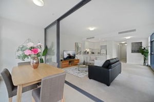 HomeHotel Walking to Trains Westfield & Cinema