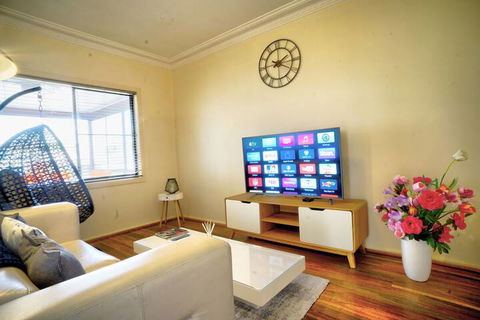 Wollongong Train Station Holiday House - Accommodation Sydney 3