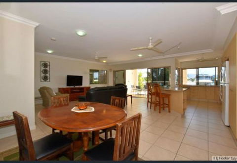 Poinciana Terraces - Sydney 4u 3