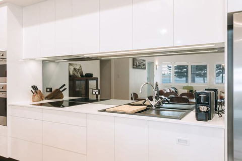 Deco Beach Luxury Apartments - Sydney 4u 1