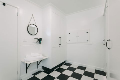 Deco Beach Luxury Apartments - Sydney 4u 4