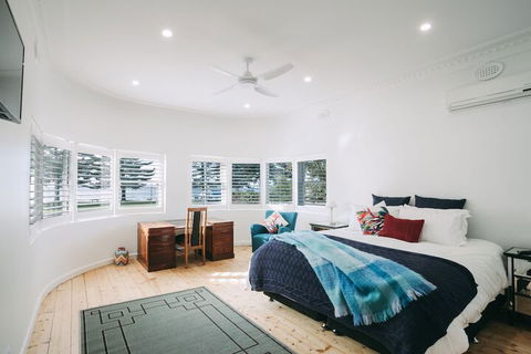 Deco Beach Luxury Apartments - Sydney 4u 5