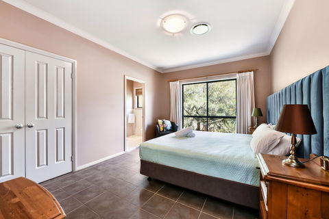 Ironstone Estate - Sydney 4u 5