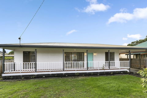 Settle In On 260 Settlement In Cowes - Accommodation Sydney 0