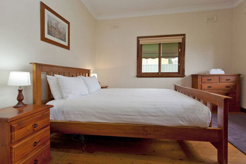 Red Brick Beauty - Central Cottage - Sydney 4u 4