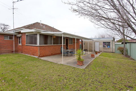 Red Brick Beauty - Central Cottage - Sydney 4u 7