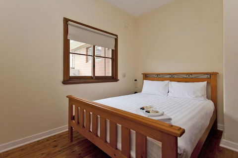 Red Brick Beauty - Central Cottage - Sydney 4u 1