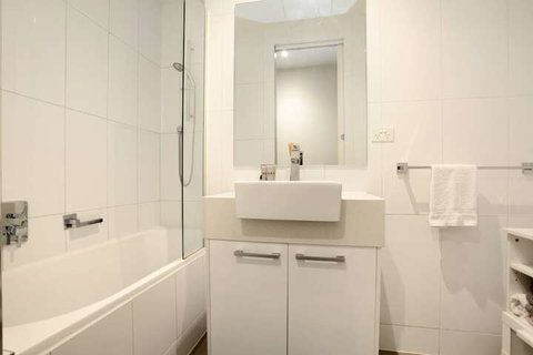 Essendon Sub Penthouse On Napier - Accommodation Sydney 5