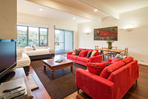 Beachfront House - Accommodation Sydney 7