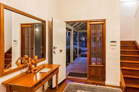 Beachfront House - Accommodation Sydney 3