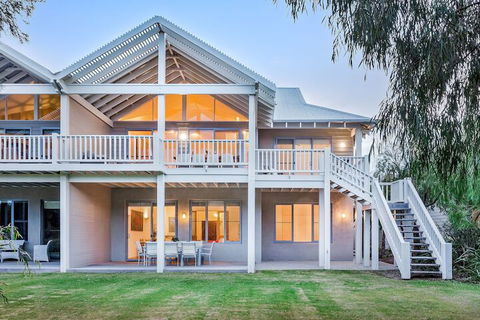 Beachfront House - Accommodation Sydney 2