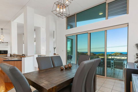 EXCLUSIVE OCEAN VIEW PENTHOUSE On MARINE PARADE - Sydney 4u 4