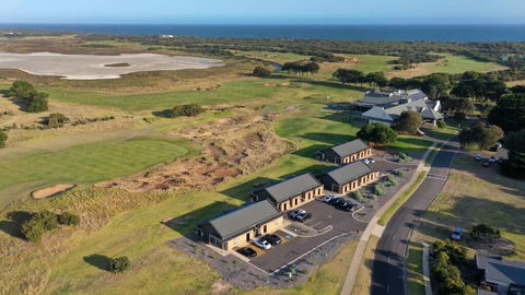 13th Beach Golf Lodges - Sydney 4u 4