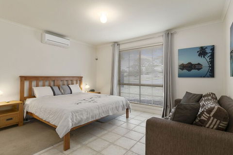 Seaholme Free Wifi & Foxtel - Accommodation Sydney 7