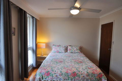 Salty Sands Meters From THE Beach Free Wifi - Accommodation Sydney 5