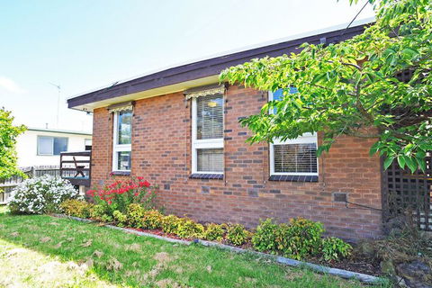 Salty Sands Meters From THE Beach Free Wifi - Accommodation Sydney 1