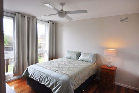 Salty Sands Meters From THE Beach Free Wifi - Accommodation Sydney 6