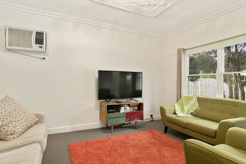 Vintage Sunrise PET Friendly - Accommodation Sydney 4