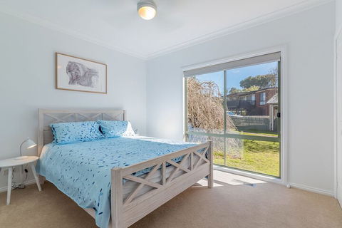 Beach Views On Beilby Free Wifi & Foxtel PET Friendly - Accommodation Sydney 5